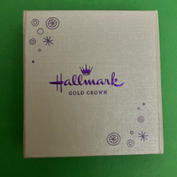 Hallmark Gold Crown connections charm. - Picture 3 of 5